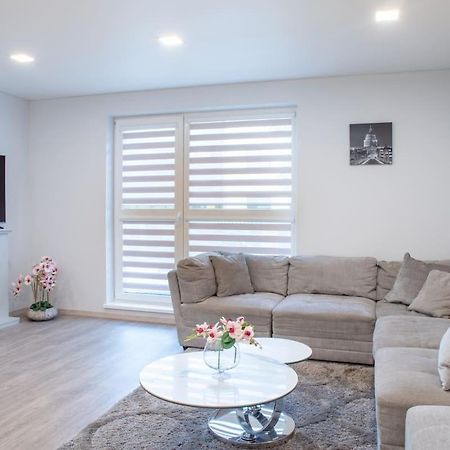 Luxurious Oak Park Apartment By Polo Apartments Kaunas Exteriér fotografie